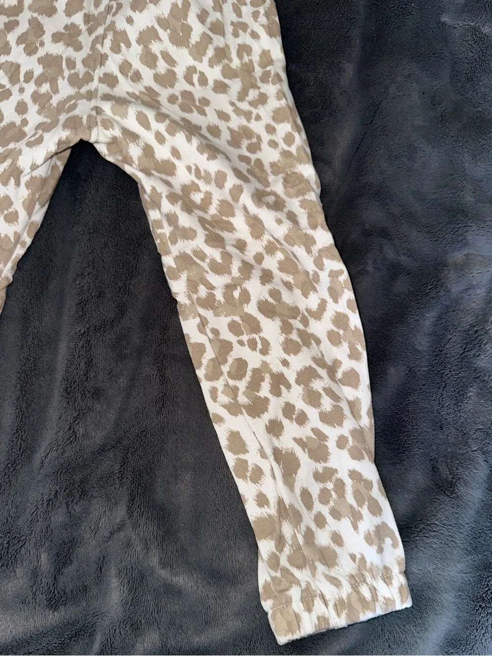 Old Navy toddler Tan & White Leopard Print sweat pants